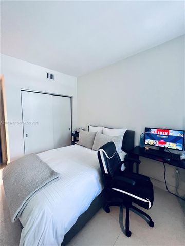 16385 BISCAYNE BLVD 303, Sunny Isles Beach, FL 33160