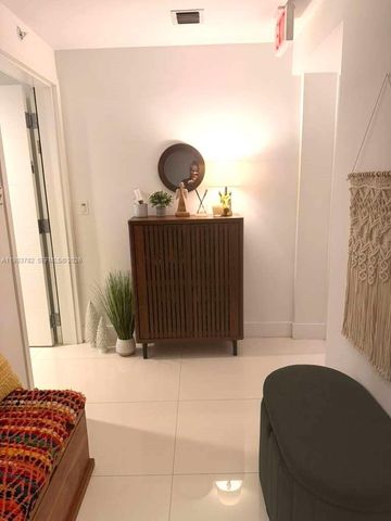 16385 BISCAYNE BLVD 303, Sunny Isles Beach, FL 33160