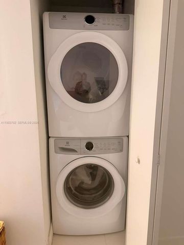 16385 BISCAYNE BLVD 303, Sunny Isles Beach, FL 33160