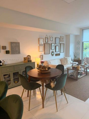 16385 BISCAYNE BLVD 303, Sunny Isles Beach, FL 33160