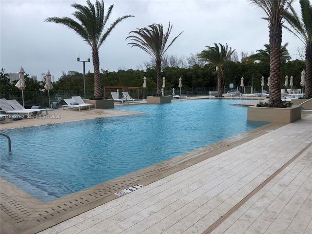 16385 BISCAYNE BLVD 303, Sunny Isles Beach, FL 33160