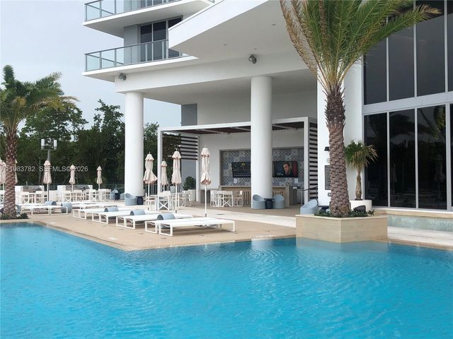 16385 BISCAYNE BLVD 303, Sunny Isles Beach, FL 33160