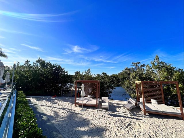 16385 BISCAYNE BLVD 303, Sunny Isles Beach, FL 33160