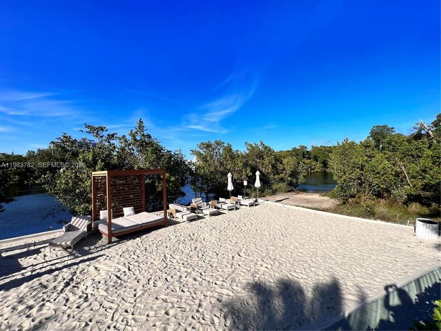 16385 BISCAYNE BLVD 303, Sunny Isles Beach, FL 33160