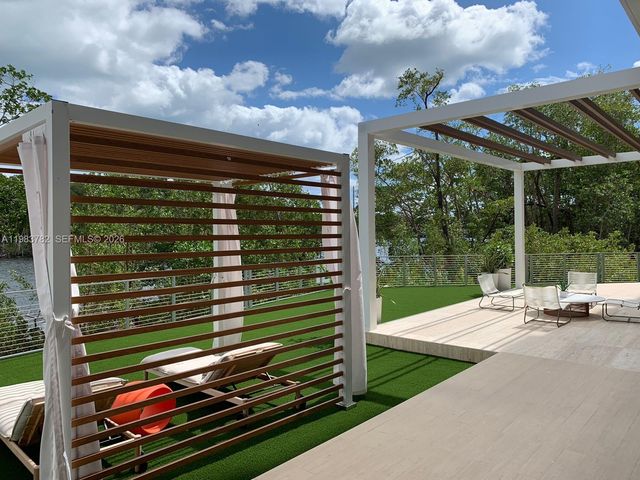 16385 BISCAYNE BLVD 303, Sunny Isles Beach, FL 33160