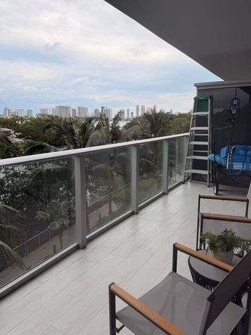 16385 BISCAYNE BLVD 303, Sunny Isles Beach, FL 33160