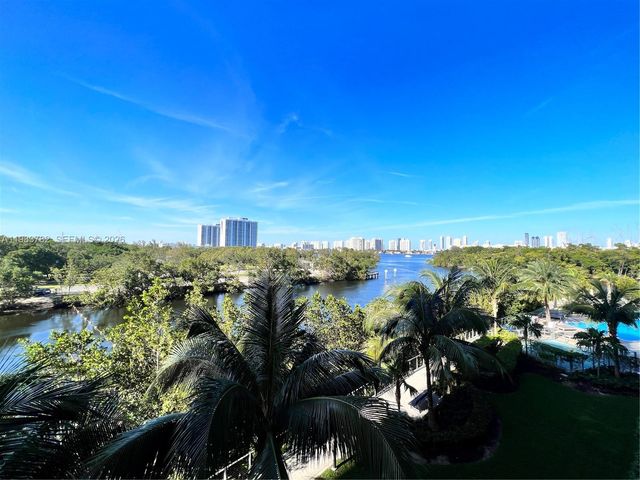 16385 BISCAYNE BLVD 303, Sunny Isles Beach, FL 33160