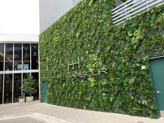 16385 BISCAYNE BLVD 303, Sunny Isles Beach, FL 33160