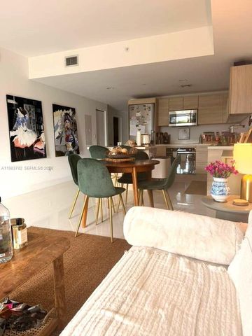 16385 BISCAYNE BLVD 303, Sunny Isles Beach, FL 33160