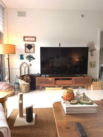 16385 BISCAYNE BLVD 303, Sunny Isles Beach, FL 33160