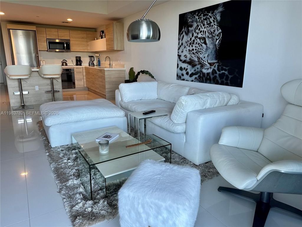 16385 BISCAYNE BLVD 303, Sunny Isles Beach, FL 33160