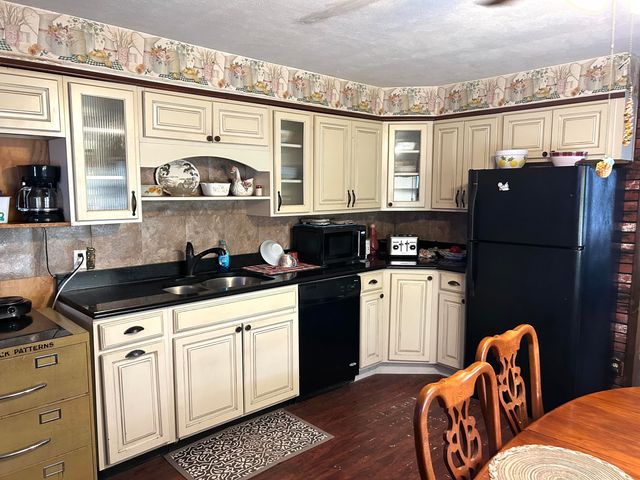 820 2nd Street, Cabool, MO 65689