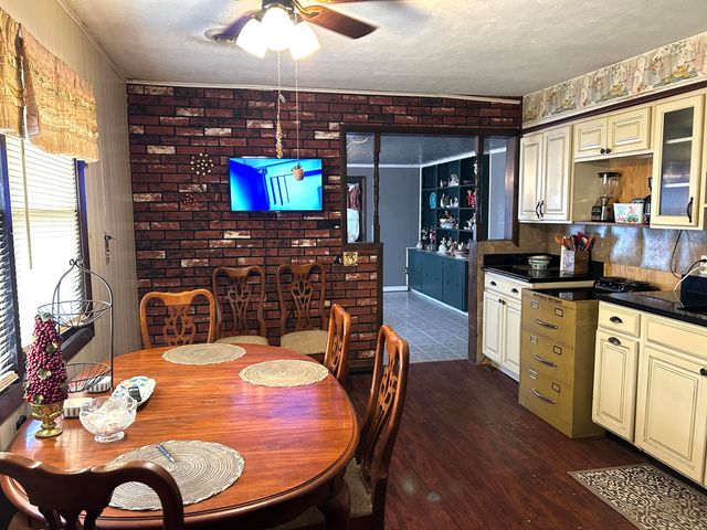 820 2nd Street, Cabool, MO 65689