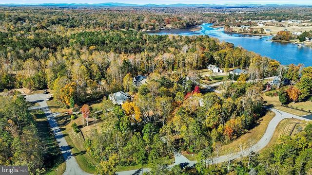 95 WOODLAND SHORES DR, Louisa, VA 23093