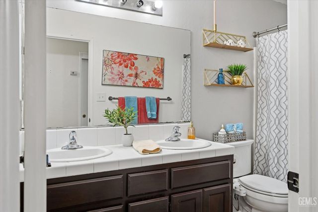 10720 Anacostia Way, Bakersfield, CA 93311