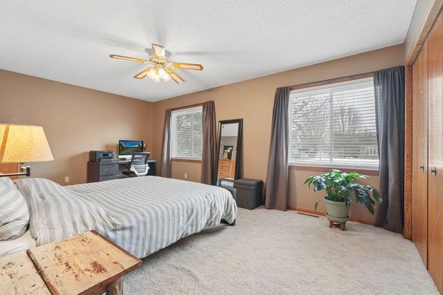 7886 Dempsey Way, Inver Grove Heights, MN 55076