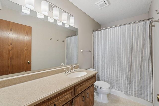 7886 Dempsey Way, Inver Grove Heights, MN 55076