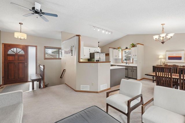 7886 Dempsey Way, Inver Grove Heights, MN 55076