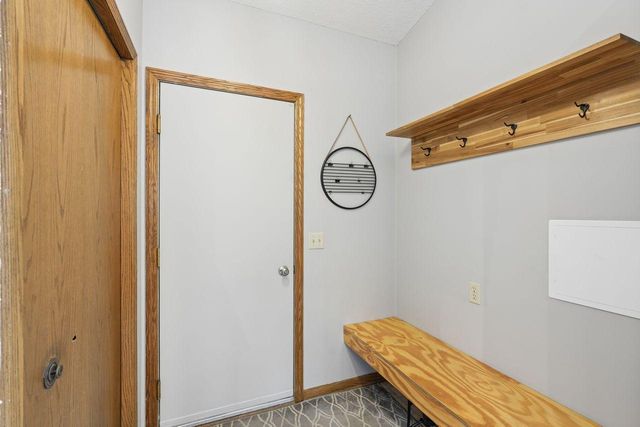 7886 Dempsey Way, Inver Grove Heights, MN 55076