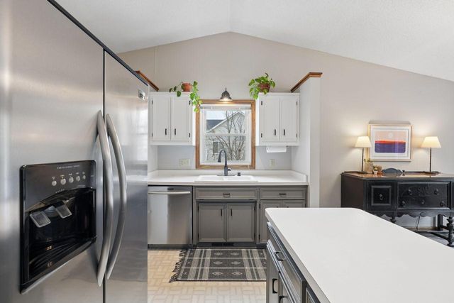 7886 Dempsey Way, Inver Grove Heights, MN 55076