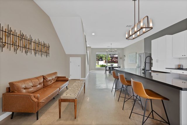 4633 Calmont Avenue, Fort Worth, TX 76107