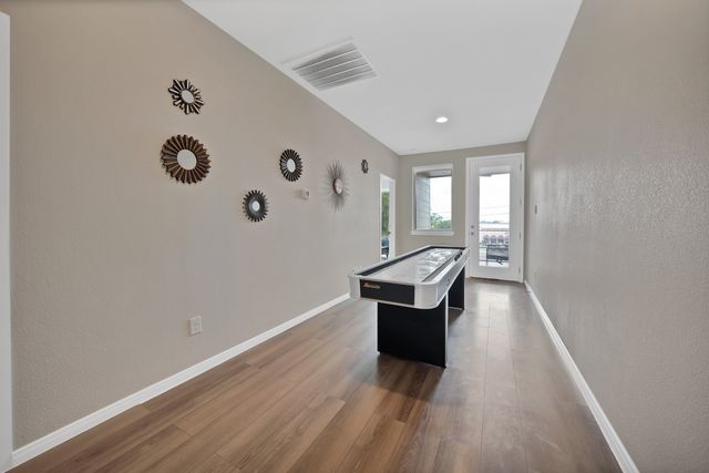 4633 Calmont Avenue, Fort Worth, TX 76107