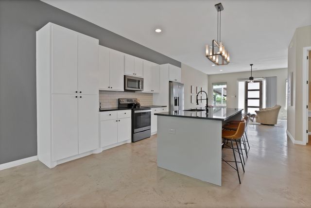 4633 Calmont Avenue, Fort Worth, TX 76107