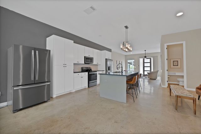 4633 Calmont Avenue, Fort Worth, TX 76107