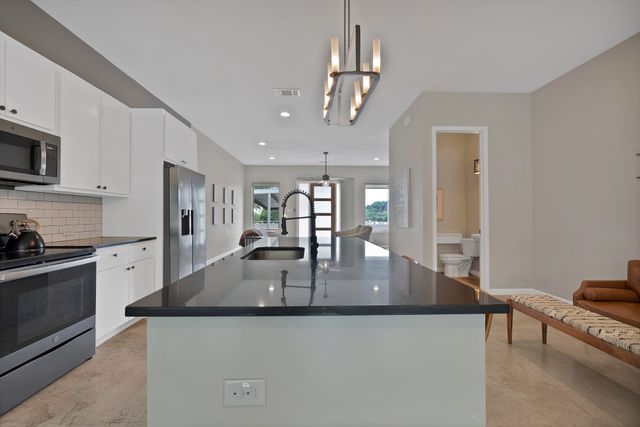 4633 Calmont Avenue, Fort Worth, TX 76107