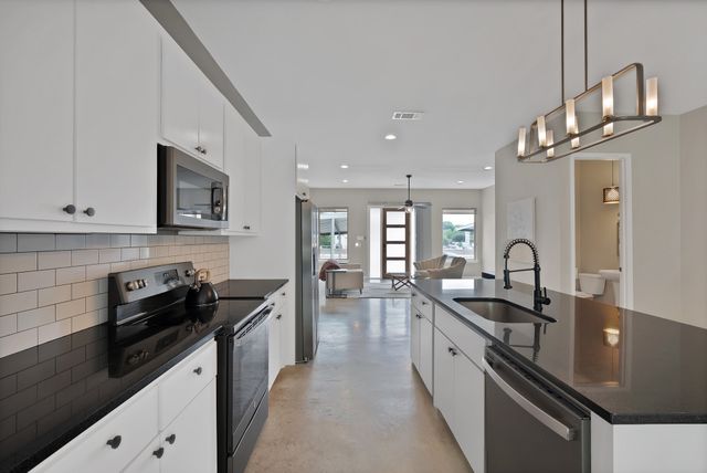 4633 Calmont Avenue, Fort Worth, TX 76107