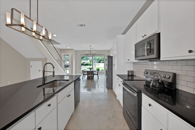 4633 Calmont Avenue, Fort Worth, TX 76107