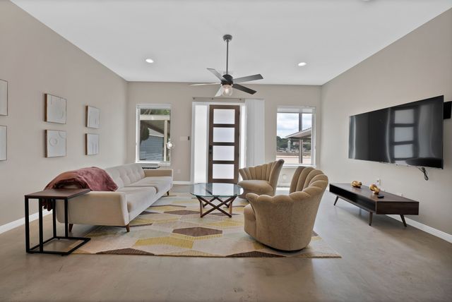 4633 Calmont Avenue, Fort Worth, TX 76107