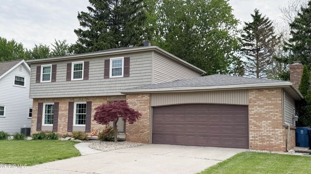 1215 Eastland Drive, Oregon, OH 43616