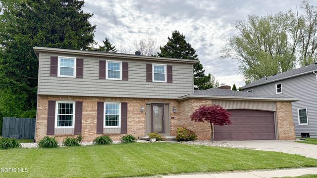 1215 Eastland Drive, Oregon, OH 43616