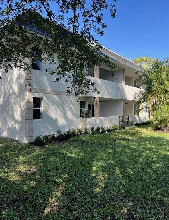 2244 Spanish Trail 3, Delray Beach, FL 33483