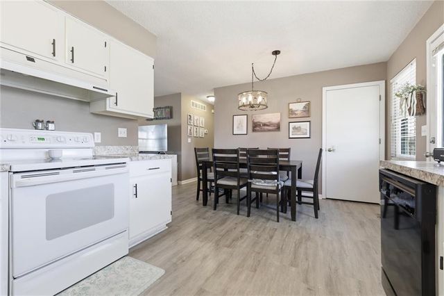 315 NE 4th Terrace, Oak Grove, MO 64075