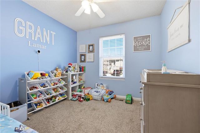 315 NE 4th Terrace, Oak Grove, MO 64075