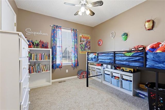 315 NE 4th Terrace, Oak Grove, MO 64075