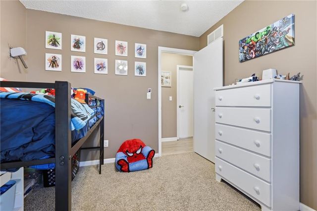 315 NE 4th Terrace, Oak Grove, MO 64075