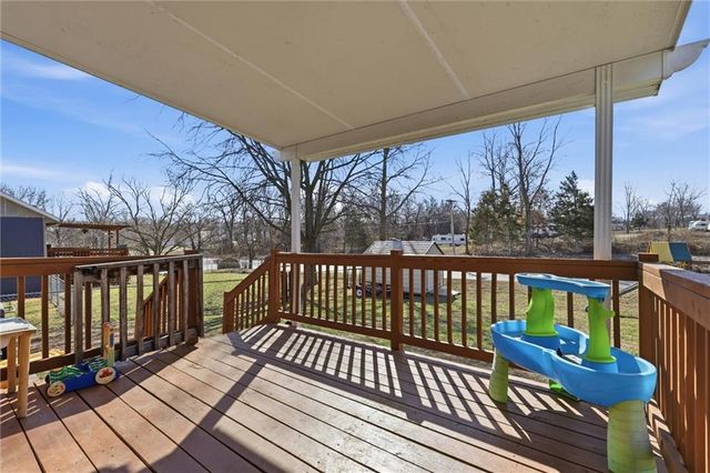 315 NE 4th Terrace, Oak Grove, MO 64075