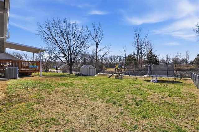 315 NE 4th Terrace, Oak Grove, MO 64075