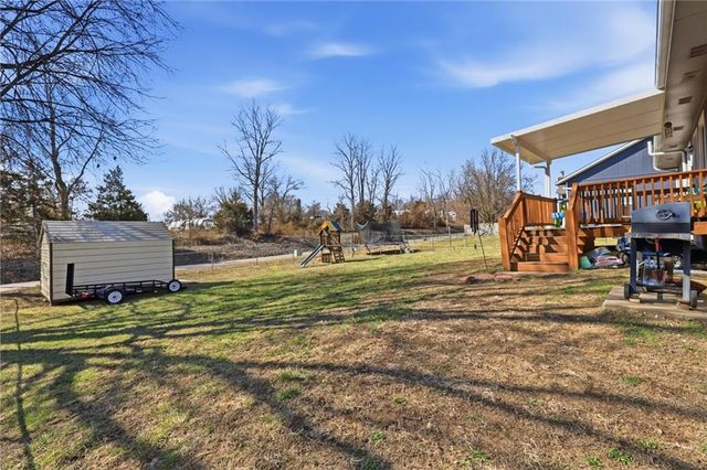 315 NE 4th Terrace, Oak Grove, MO 64075