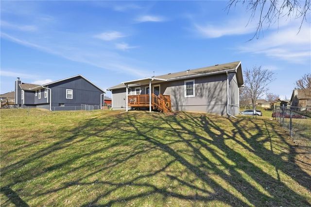 315 NE 4th Terrace, Oak Grove, MO 64075
