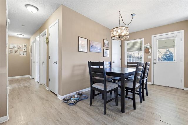 315 NE 4th Terrace, Oak Grove, MO 64075