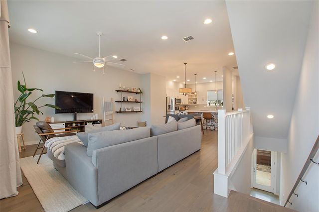 9060 Corsair Place, Dallas, TX 75218