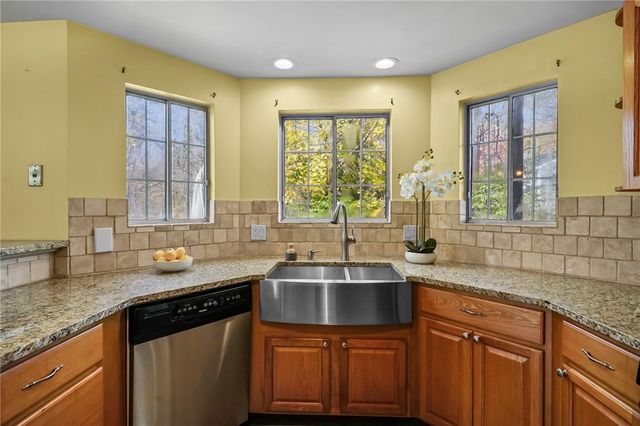 15 Nipmuc Trail A, North Providence, RI 02904