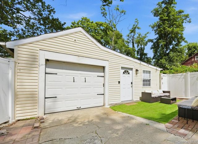 89 Harbor Road, Port Washington, NY 11050