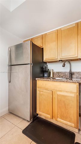 4081 NE 14th Ave, Oakland Park, FL 33334