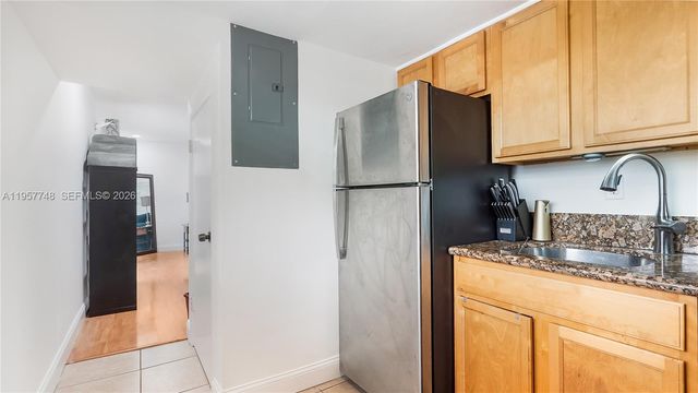 4081 NE 14th Ave, Oakland Park, FL 33334