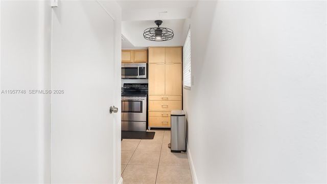 4081 NE 14th Ave, Oakland Park, FL 33334